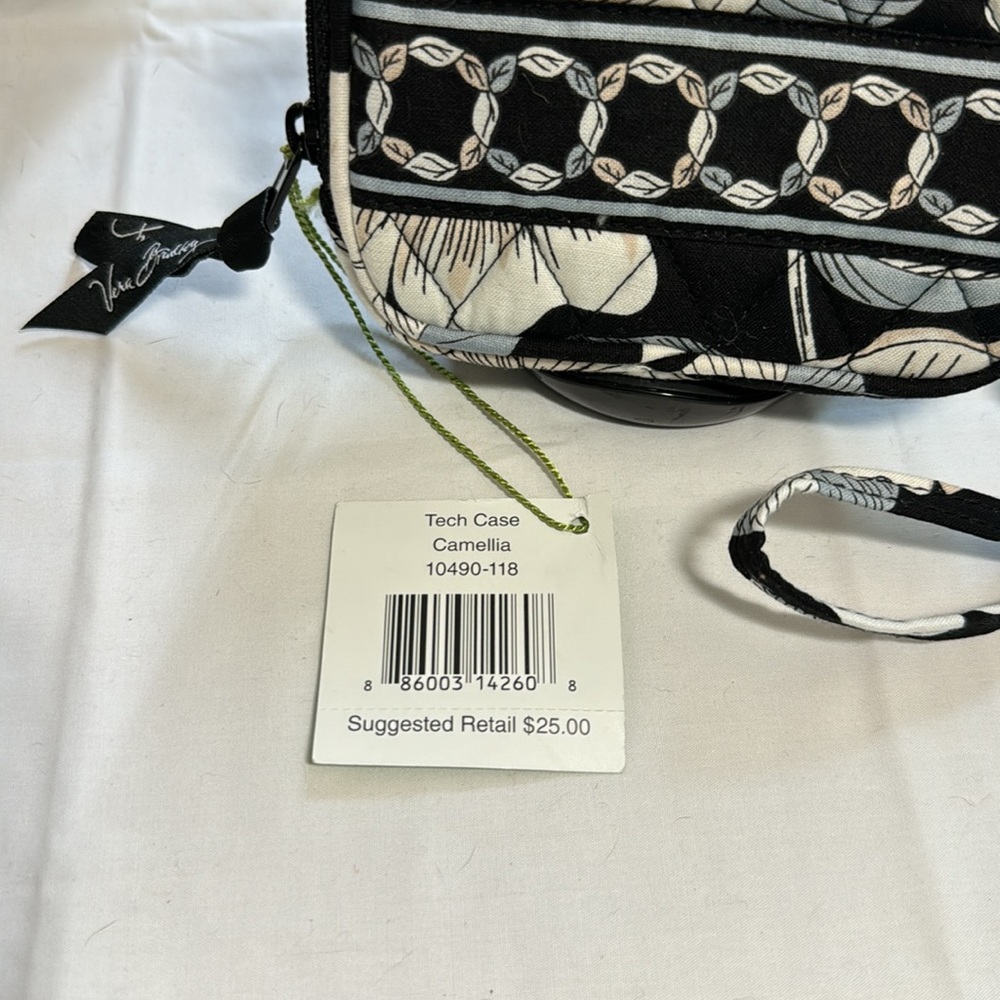 Vera Bradley tech case Camellia pattern - Picture 2 of 3